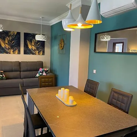 Sunny Island D1, Cristianos