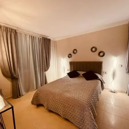 Sunny Island D1, Cristianos Chayofa