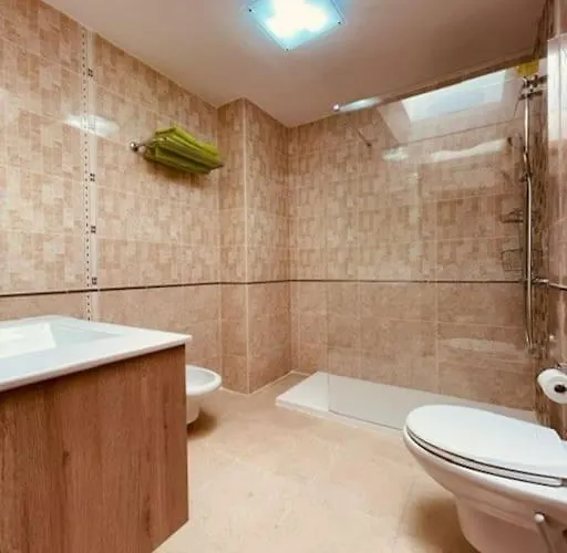 Sunny Island D1, Cristianos