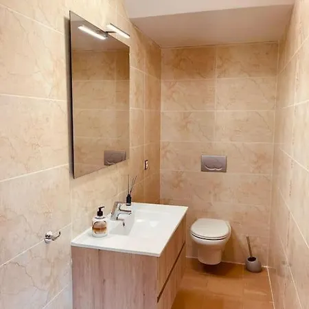 Sunny Island D1, Cristianos *