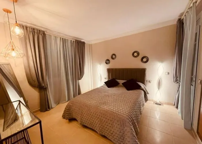 Sunny Island D1, Cristianos Chayofa